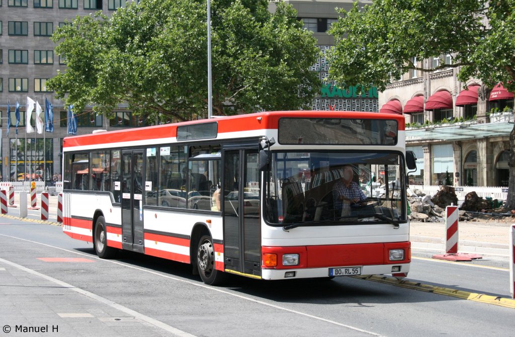 Reisedienst Lange (DO RL 55).
Dieser Bus fuhr mal bei DSW 21 in Dortmund.
Essen HBF, 13.7.2010.
