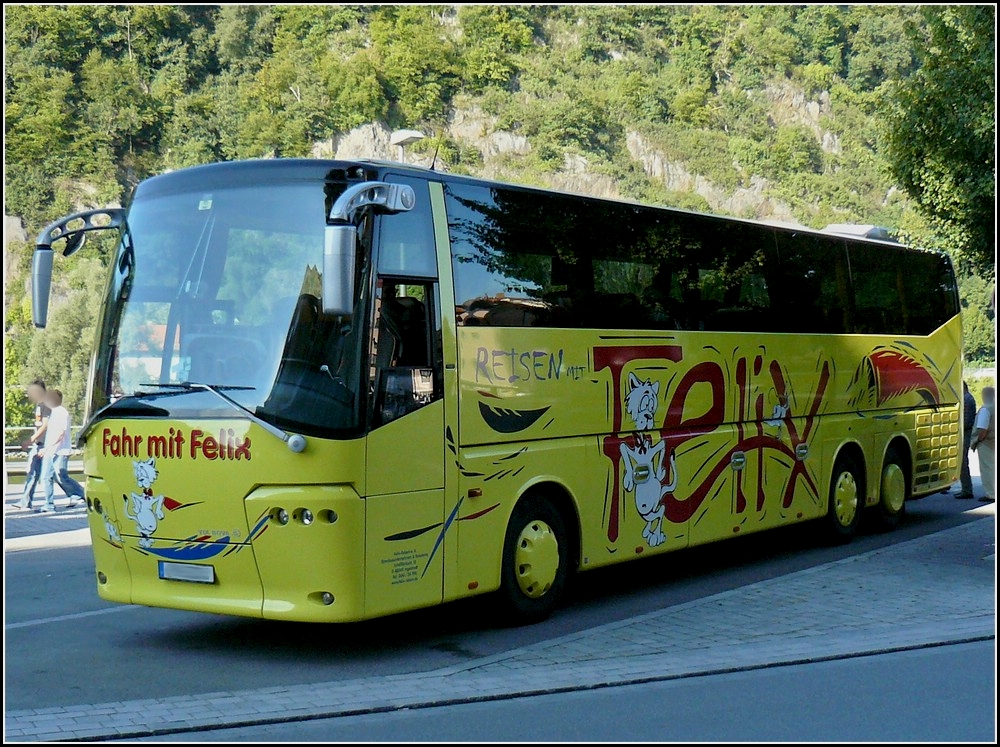 Reisen mit Felix in einem Bus der Marke VDL Bova, gesehen am 12.09.2010 in Passau.