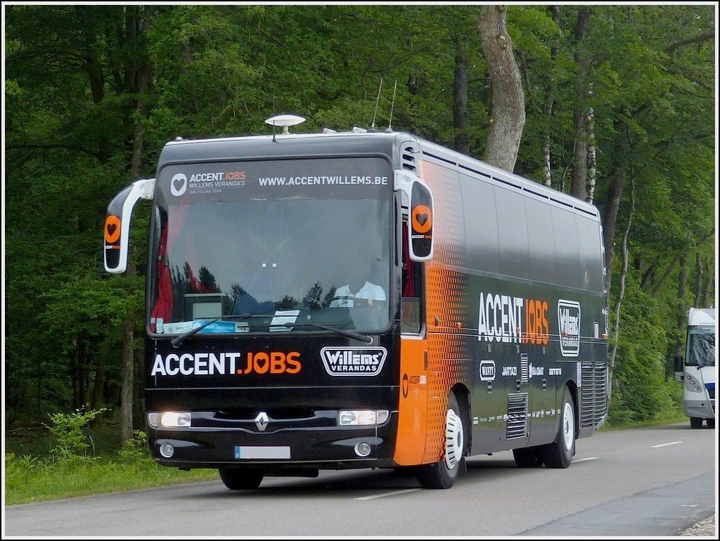 Renault ? Mannschaftsbus des Radsportteams  Accent Jobs - Willems Veranda's (BEL) - ACC  in der Nhe von Derenbach (L) am 02.06.2012.
