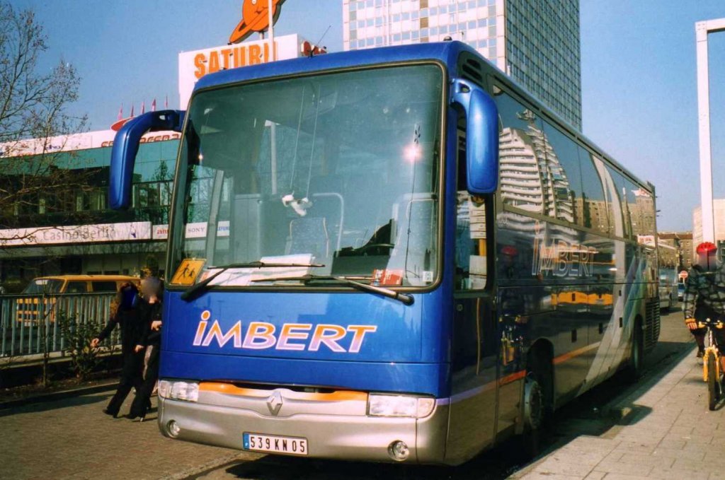 Renault Iliade, aufgenommen im April 2002 am Alexanderplatz in Berlin.