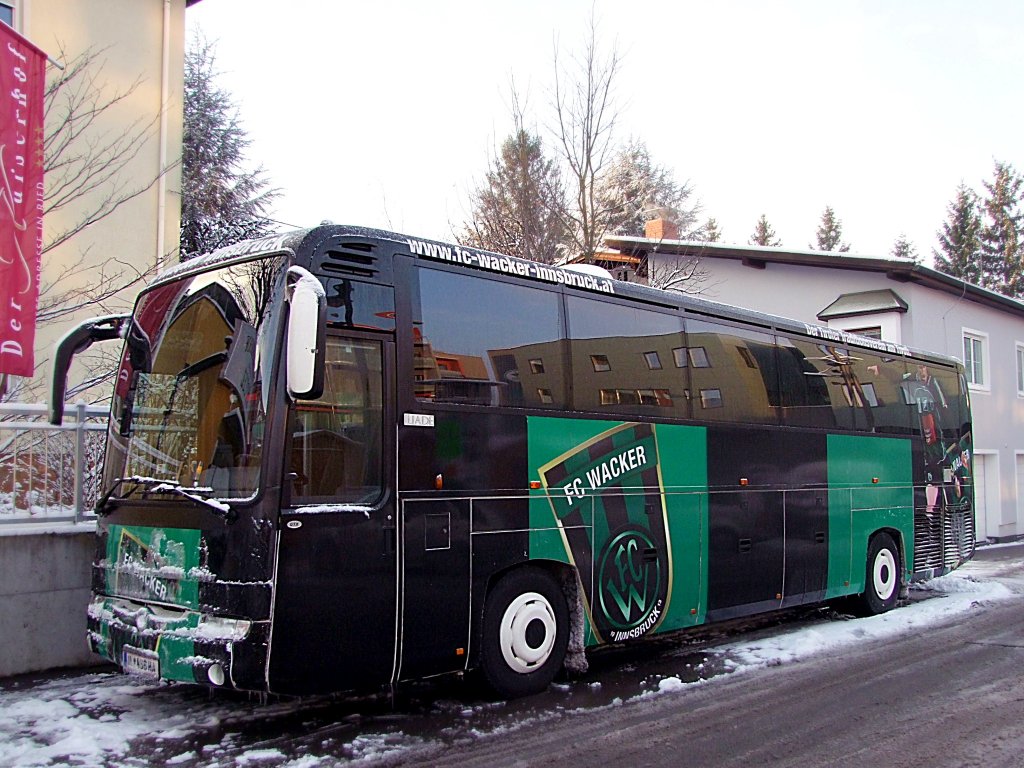 Renault-ILIADE, der Mannschaftsbus des FC-Wacker-Innsbruck steht am frostigen Samstagmorgen vor dem Hotel in Ried i.I.;101127