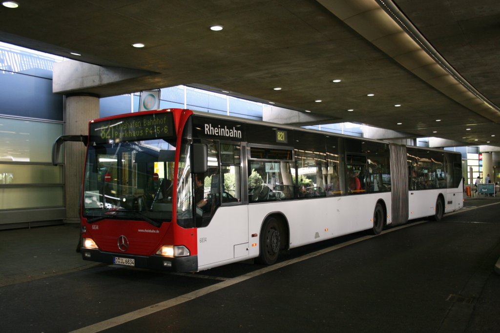 Rheinbahn 6834 (D IL 6834) mit der Skytrain ersatzlinie 821 zum Flughafenbahnhof.
Aufgenommen am Terminal.
25.4.2010