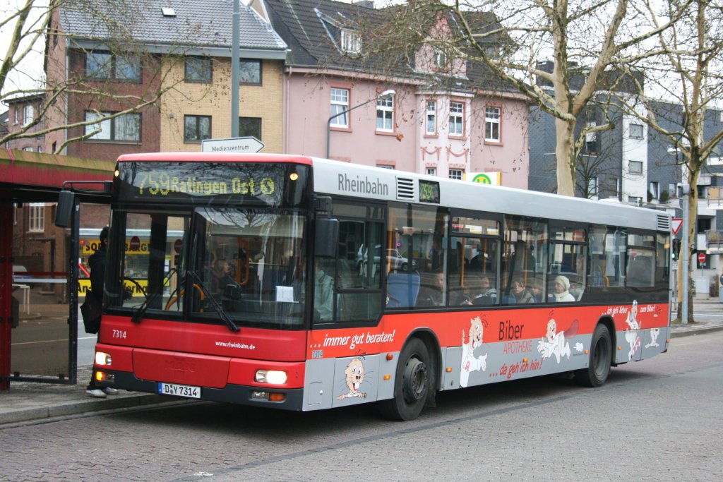 Rheinbahn 7314 (D Y 7314) mit Werbung fr die Biber Apotheke.
Aufgenommen in Ratingen Mitte,23.1.2010.