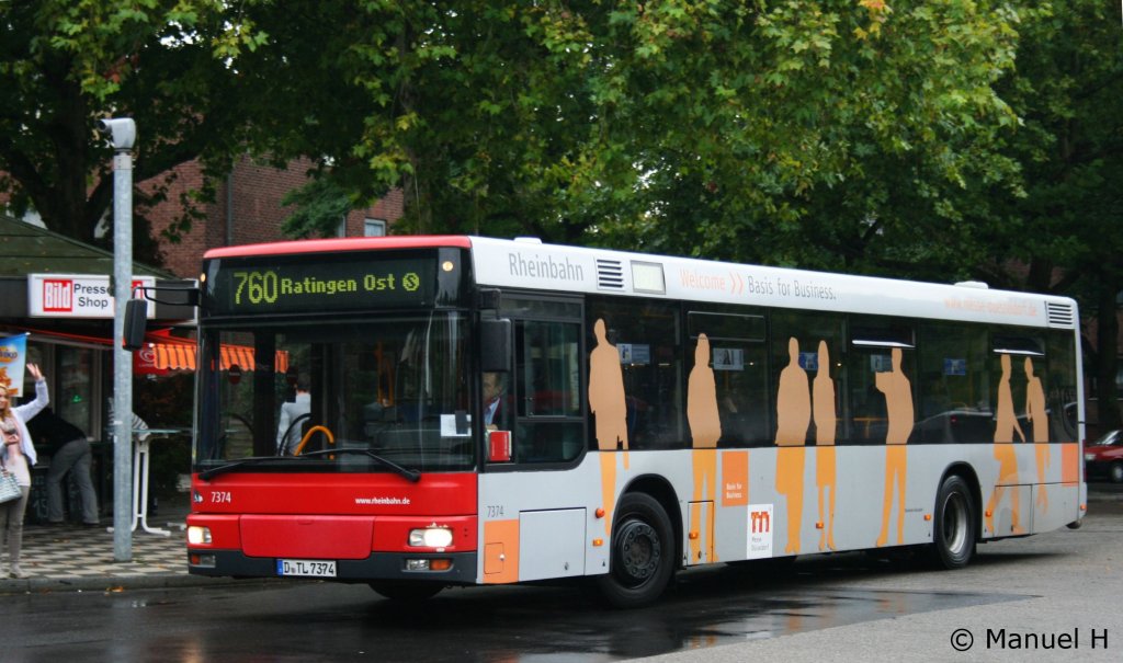 Rheinbahn 7374 (D TL 7374) mit Werbung fr die Messe Dsseldorf.
Aufgenommen am ZOB Ratingen Mitte, 10.9.2010.