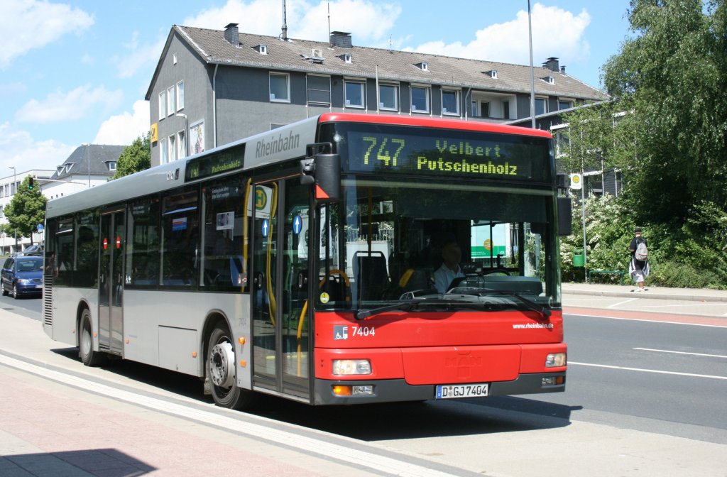 Rheinbahn 7404 (D GJ 7404).
Velbert, 11.6.2010.