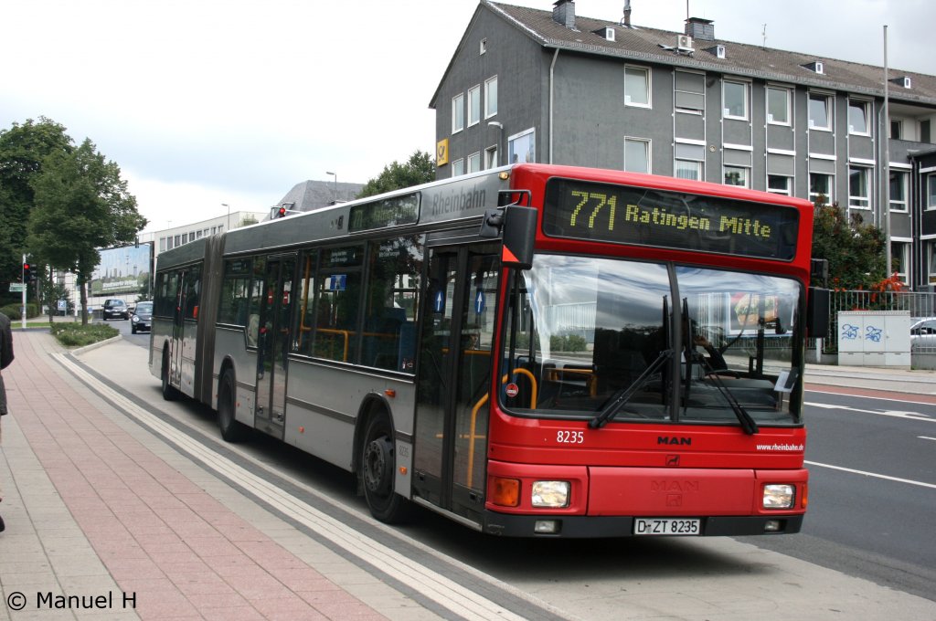 Rheinbahn 8235 (D ZT 8235).
Aufgenommen am Postamt in Velbert, 1.9.2010.