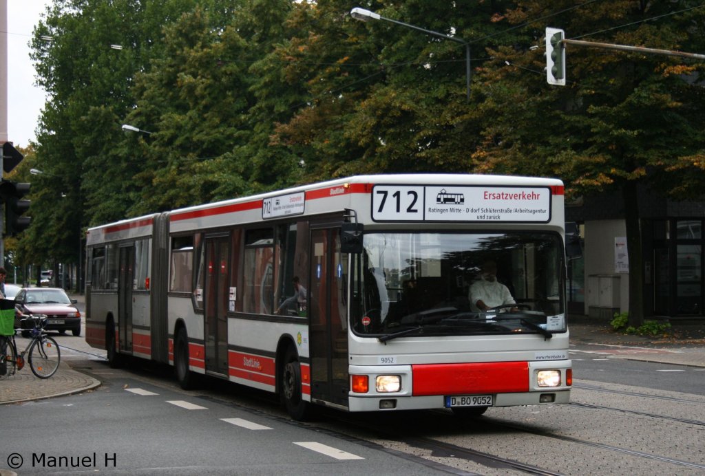 Rheinbahn 9052 (D BO 9052).
Aufgenommen am ZOB Ratingen Mitte, 10.9.2010.
Fr einen SEV fr die Strassenbahnlinie 712 von Ratingen nach Dsseldorf mute die Rheinbahn Gelenkbusse kaufen.
Die Busse kammen von der Bogestra aus Bochum.
Sie sind inzwischen alle wieder Verkauft worden.