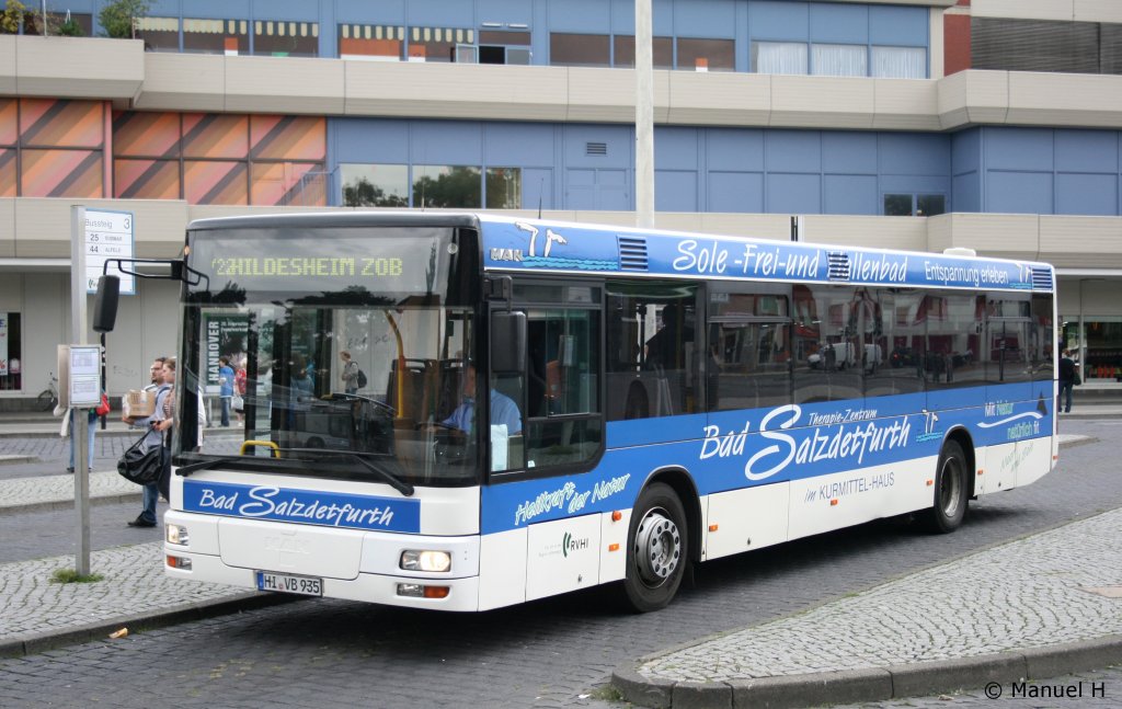 RVHI (HI VB 935) aufgenommenn am HBF Hildesheim, 16.8.2010.
Der Bus wirbt fr das Therapie Zentrum Bad Salzdetfurth.
