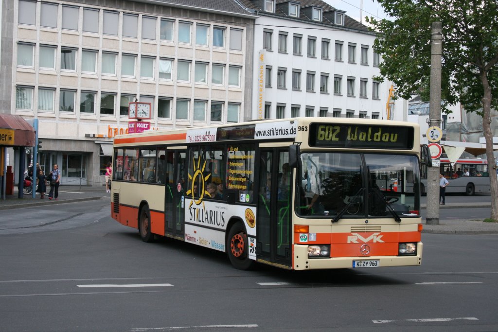 RVK 963 (K ZY 963) mit Werbung fr Stillarius.
Hier mit der Linie 602 nach Waldau am HBF Bonn.
28.6.2009
