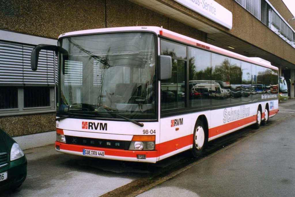 RVM 98-04, ein Setra S319 NF, aufgenommen im Mai 2001 auf dem Gelnde der Evobus NL in Dortmund.