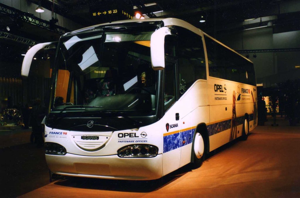 Scania / Irizar Century 12.35. Offizieller Bus der Fuball WM 1998 in Frankreich. Aufgenommen auf der IAA 1998 in Hannover.