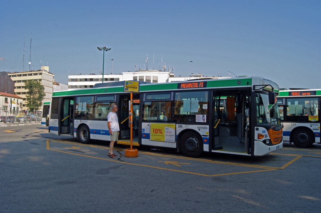 SCANIA Bus mit der Betriebsnummer 504 am Busbahnhof in Venedig. Die Aufnahme stammt vom 10.07.2011.