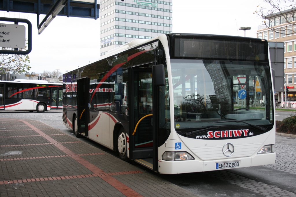 Schiwy Reisen EN ZZ 200 (Ex EVAG 4022 E-VG 4022) am HBF Bochum.
Aufgenommen am 29.11.2009.