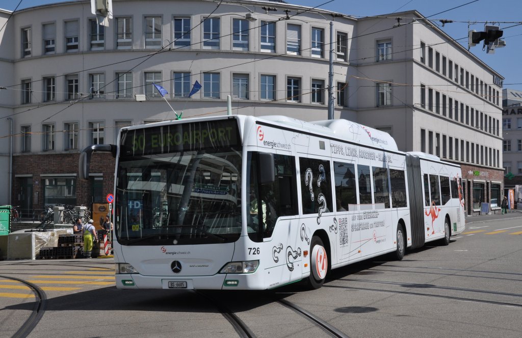 Seit dem 23.02.2013 macht der Mercedes Citaro mit der Betriebsnummer 726 Werbung fr energieschweiz.ch. Hier fhrt der Bus auf der Linie 50 Richtung Eroairport. Die Aufnahme stammt vom 25.04.2013.