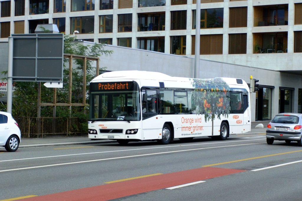 Seit wenigen Tagen fhrt in Solothurn ein Volvo 7700-Hybridbus. Seine ersten Einstze fr die ffentlichkeit waren kurze Proberundfahrten fr die Herbstmesse. Der Wagen mit Nr. 83 (SO 148'783) ist am 26.9.2010 am Bahnhof zu sehen. 