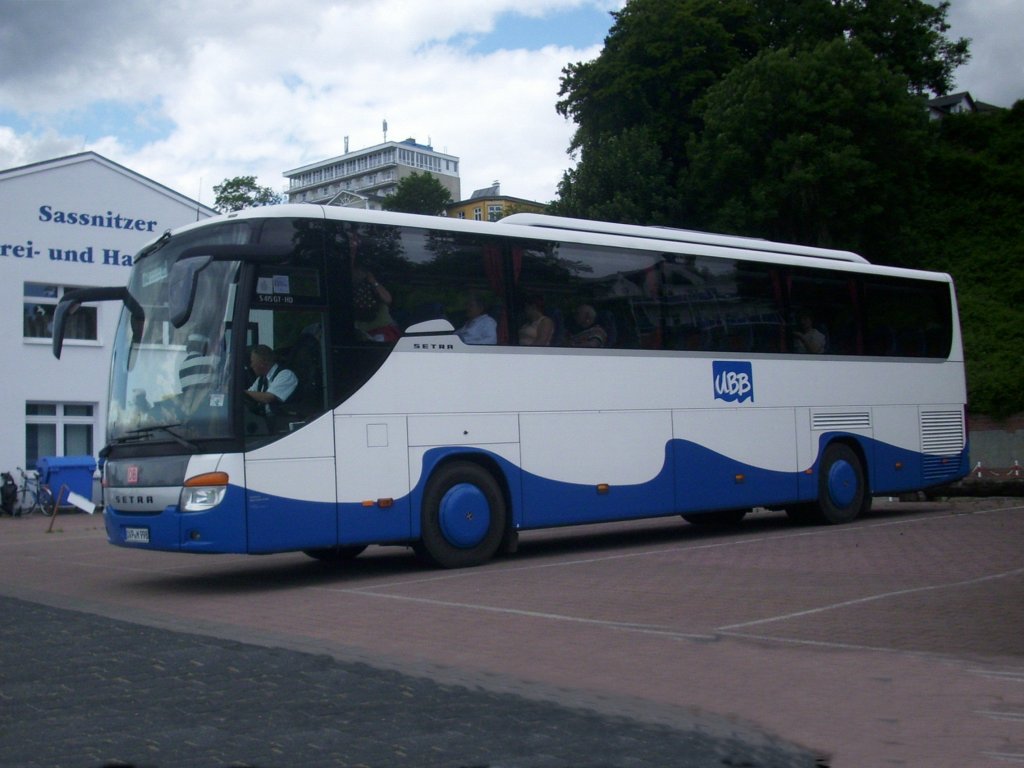Setra 415 GT-HD von der Usedomer Bderbahn im Stadthafen Sassnitz am 17.06.2012 

