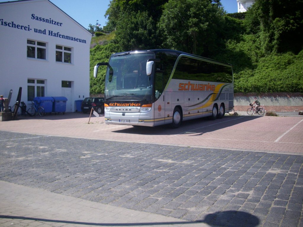 Setra 415 HDH von Schwanke aus Deutschland im Stadthafen Sassnitz am 19.06.2012