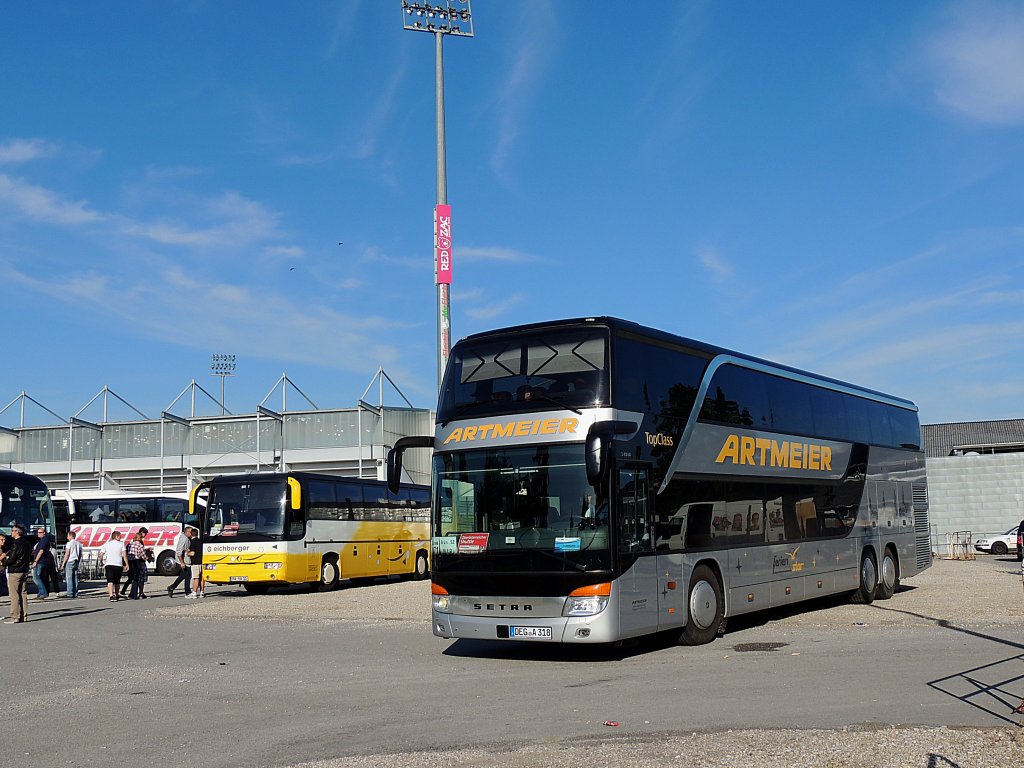 SETRA 431DT Topclass von Artmeier-Reisen transportiert als Bus52 rund 87 Passagiere vom Rieder Stadion nach Wien; 120520