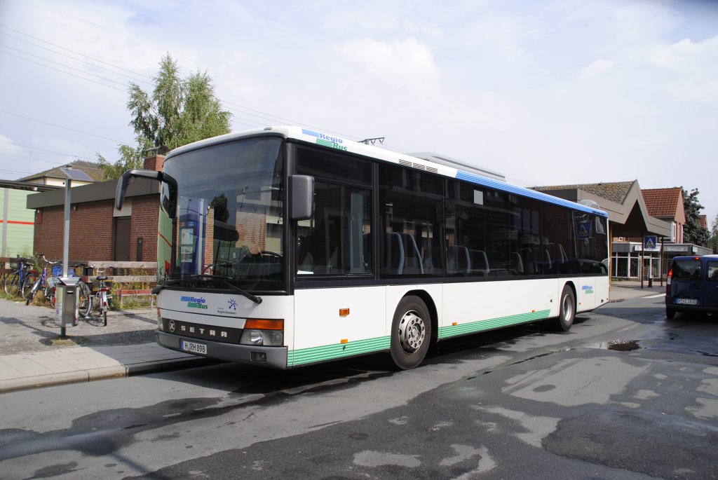 Setra Bus, in der Bahnhofstrae/Lehrte am 26.07.2010.