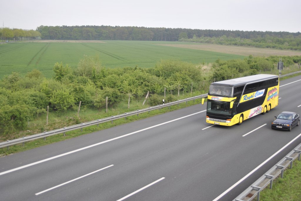 Setra Doppeldecker (Royal Class) Bus, auf der A2 bei Lehrte/Niedersachen am 09.05.2010
