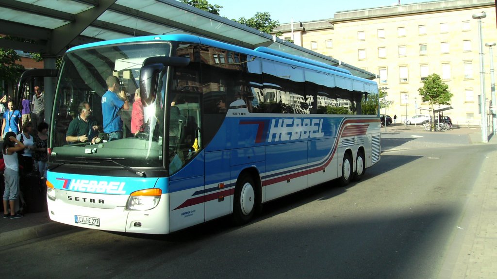 Setra Reisebus. Die Aufnahme des Foto war am 16.07.2010 in Saarbrcken am Hauptbahnhof