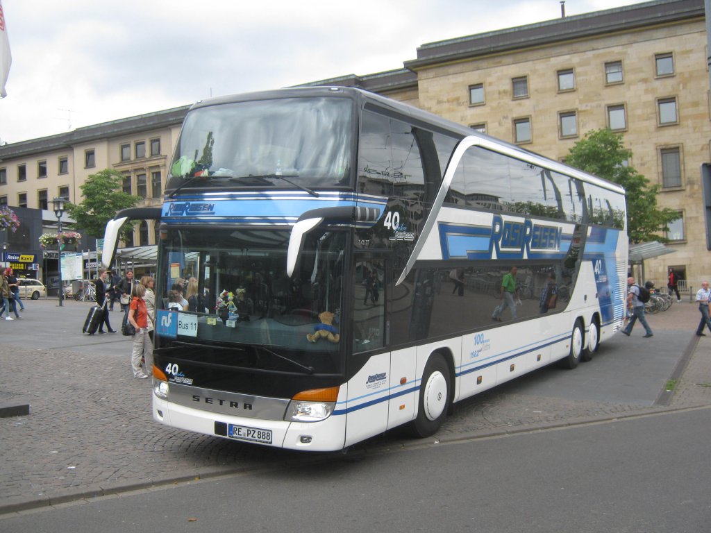 Setra Reisebus von Rosi Reisen am Saarbrcker Hauptbahnhof, Die Aufnahme habe ich im Mai 2012 gemacht.