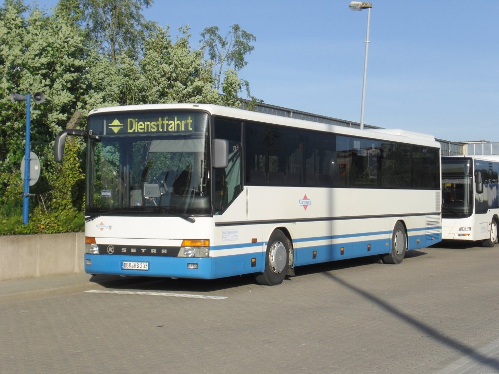 Setra S 300 auf Dienstfahrt am ZOB Rostock.(3.6.2013) 