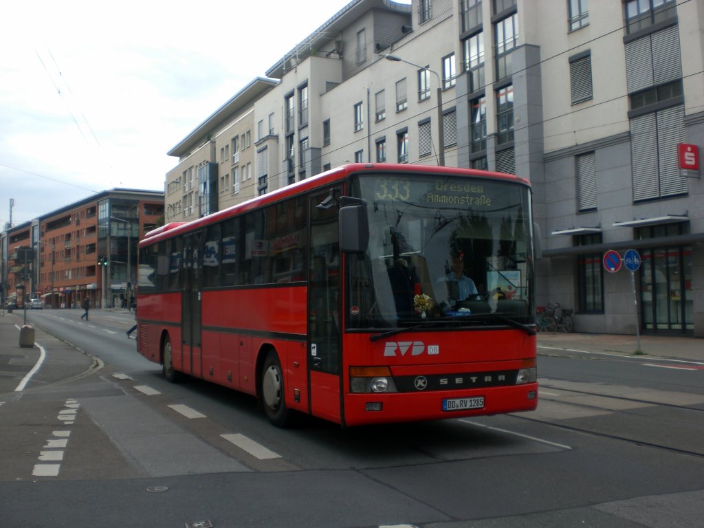 Setra S 300er-Serie auf der Linie 333 nach Dresden Ammonstrae an der Haltestelle Lbtau.