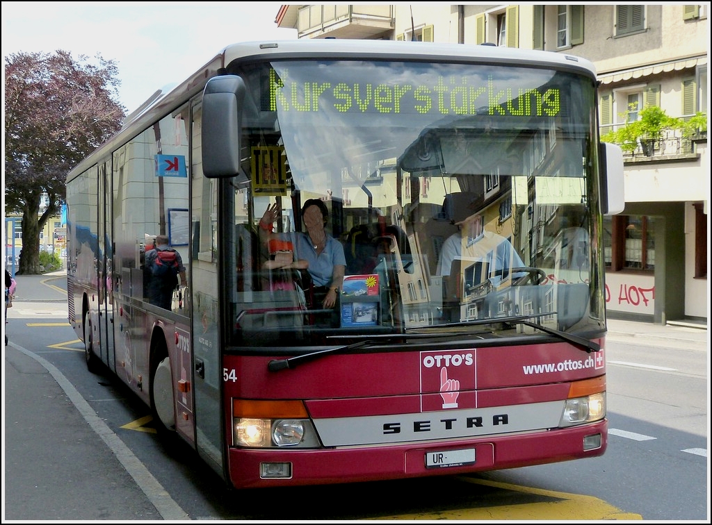 Setra S 315 NF aufgenommen am Bahnhof in Erstfeld am 24.05.2012. Gru an die freundliche Busbesatzung. 