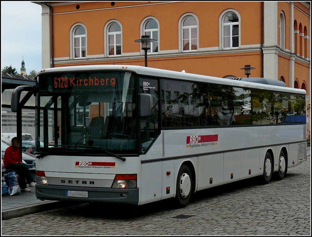Setra S 317 UL Regionalbus der Ostbayern Gmbh, beim Bahnhof von Passau am 16.09.2010 aufgenommen.