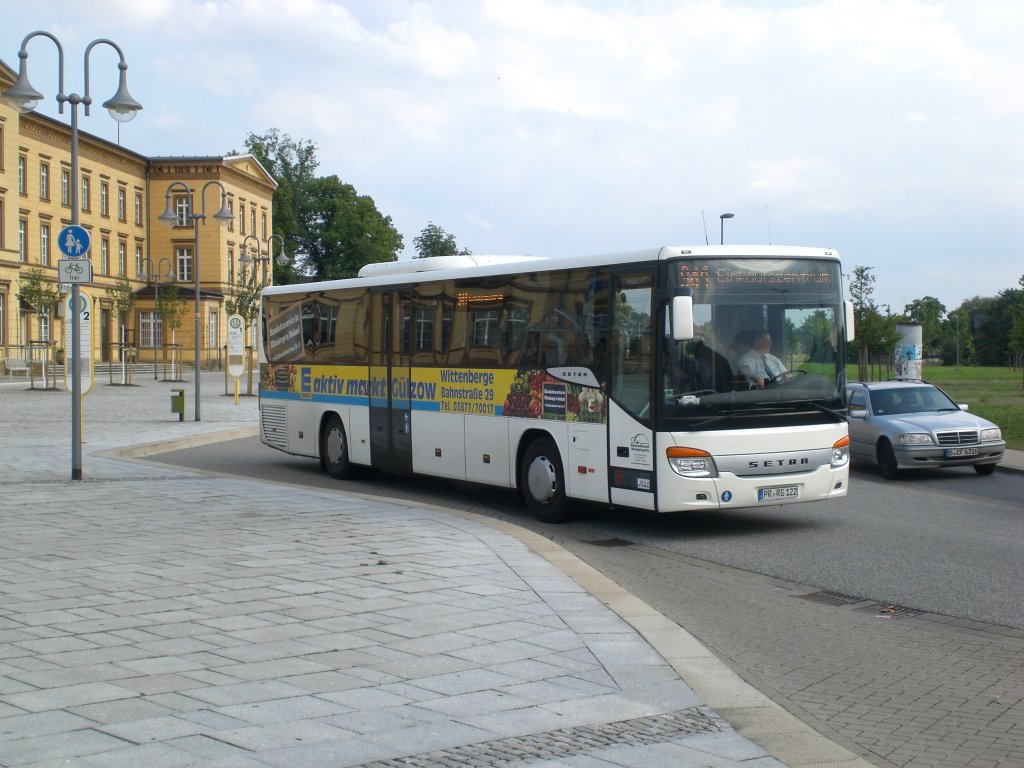 Setra S 400er auf der Linie 941 nach Wittenberge Einkaufszentrum am Bahnhof Wittenberge.