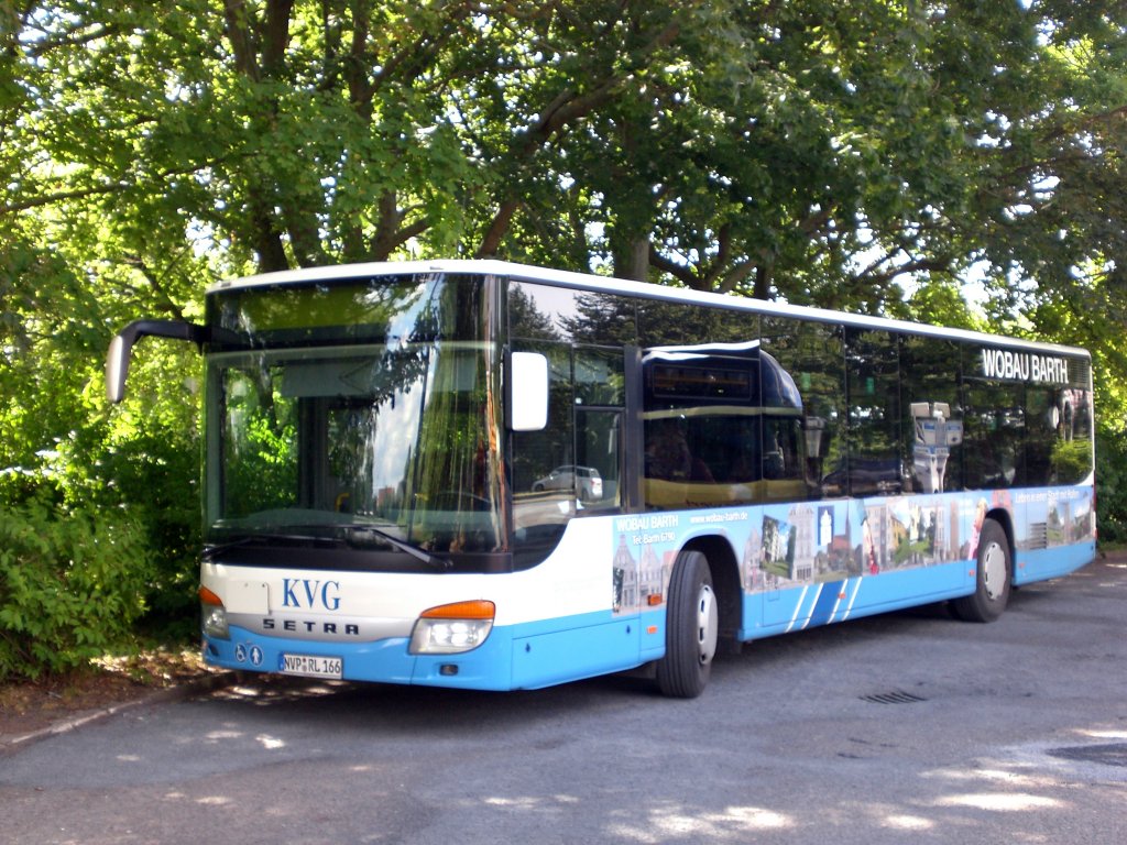 Setra S 400er-Serie NF (Multi Class) abgestellt auf dem Busbahnhof.