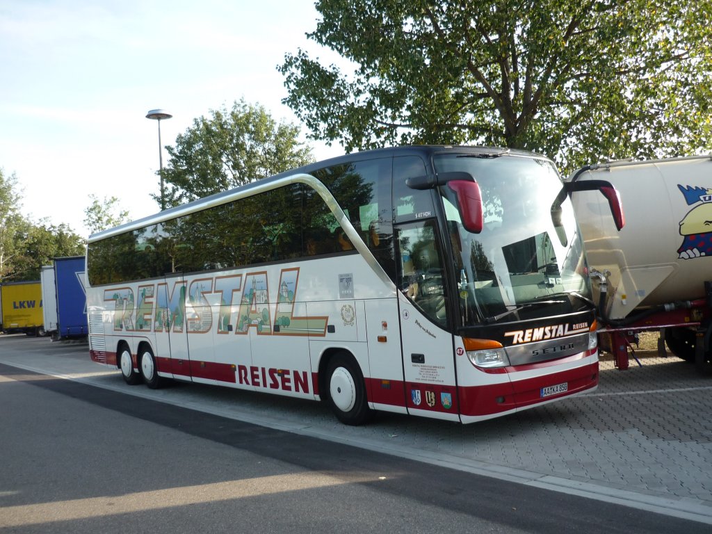 Setra S 416 HDH von Remstal-Reisen auf dem Parkplatz-Allguer-Tor.