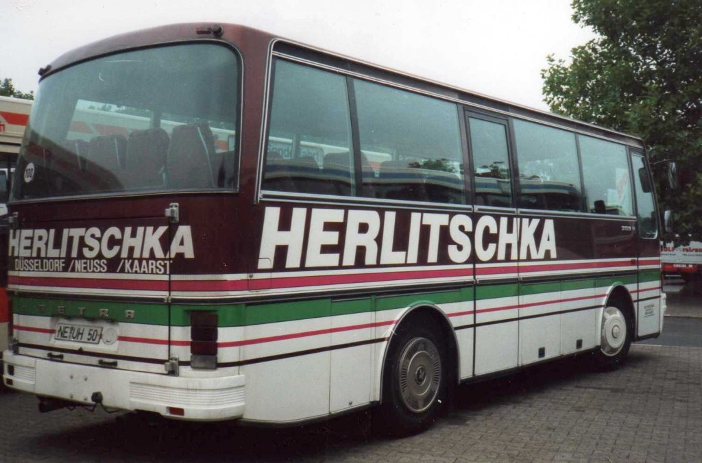 Setra S209 H, aufgenommen im September 1994 auf dem Parkplatz der Westfalenhallen in Dortmund.