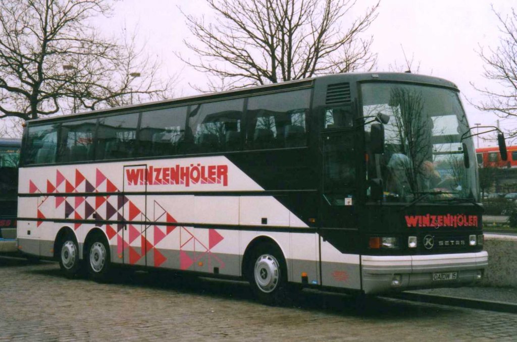 Setra S215 HDH, aufgenommen im Mrz 2003 am ZOB in Dortmund.