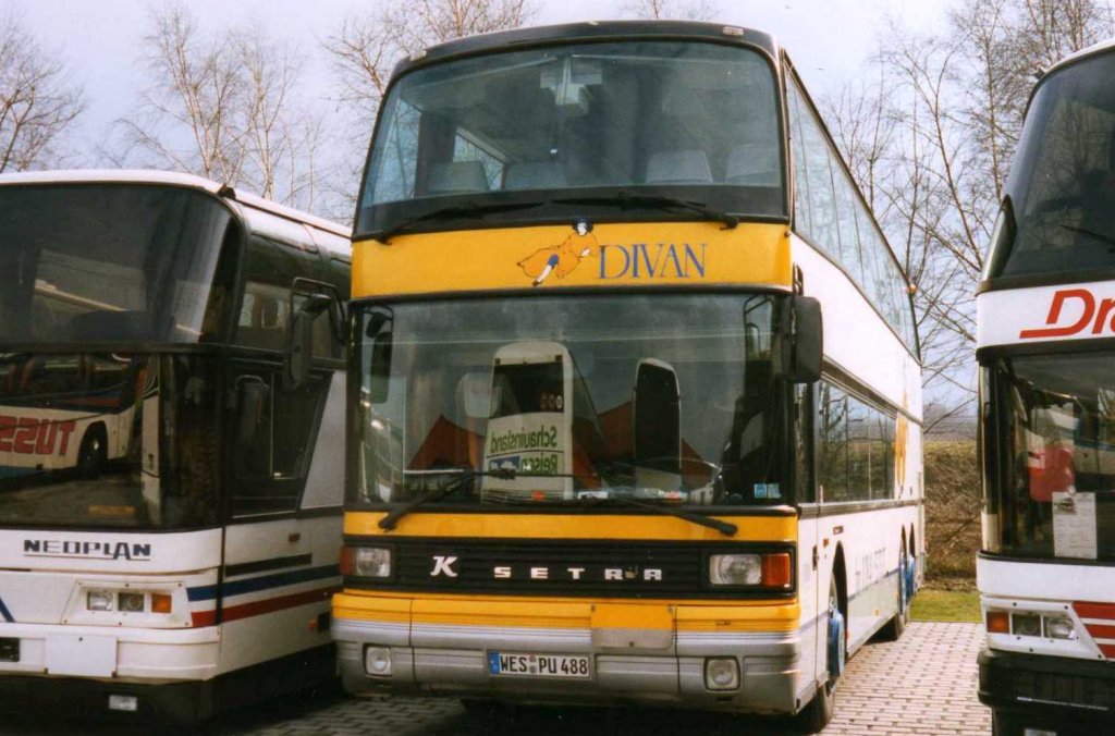 Setra S228 DT, aufgenommen im Mrz 1999 im GWZ der Neoplan NL in Oberhausen.
