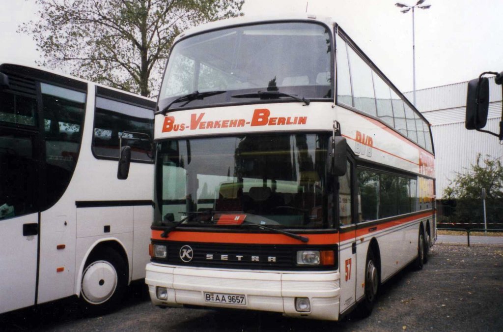 Setra S228 DT aufgenommen im September 1996 auf dem Parkplatz der Messe Hannover.