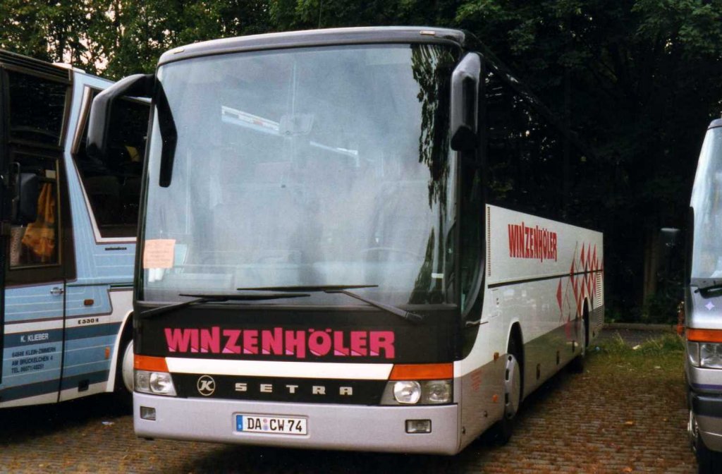 Setra S315 GT-HD, aufgenommen im August 1998 auf dem Parkplatz der Westfalenhallen in Dortmund.