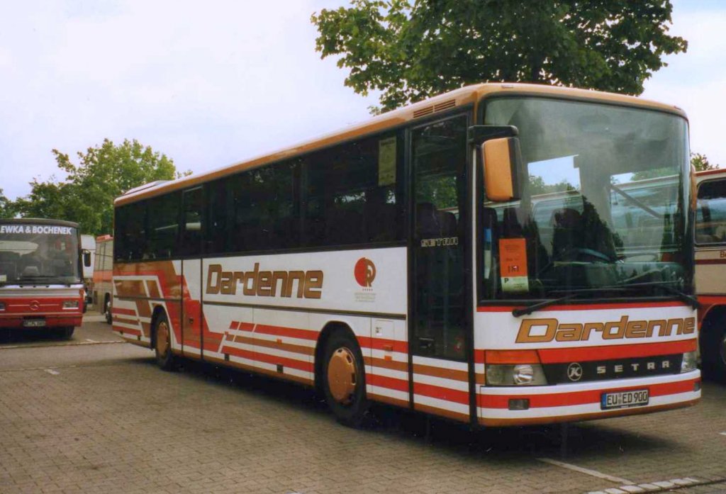 Setra S315 H, aufgenommen im August 1998 auf dem Parkplatz der Westfalenhallen in Dortmund.