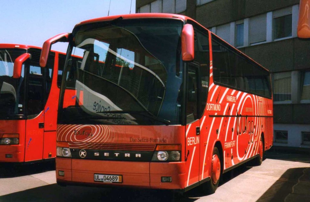 Setra S315 HDH, aufgenommen im Juni 1999 whrend der Setra Tour 1999 in der Evobus NL Dortmund.