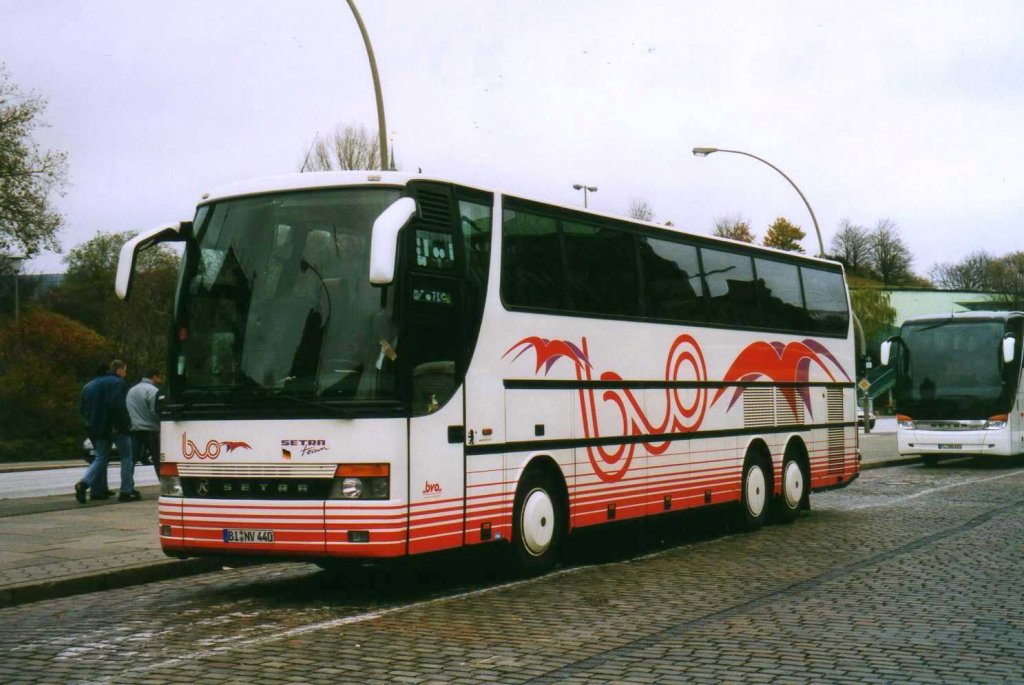 Setra S315 HDH/3, aufgenommen im November 2002 an den Landungsbrcken St. Pauli / Hamburg.
