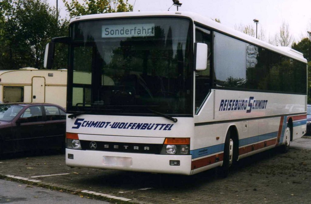 Setra S315 UL, aufgenommen im Oktober 1999 auf dem Parkplatz der Westfalenhallen in Dortmund.