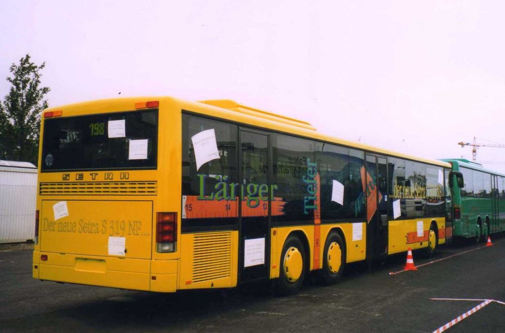 Setra S319 NF, aufgenommen auf der IAA 1998 in Hannover.