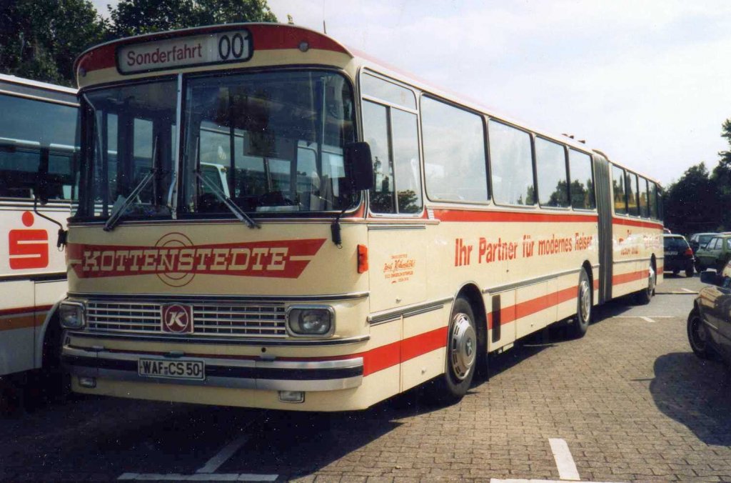 Setra SG180 L, aufgenommen im September 1994 auf dem Parkplatz der Westfalenhallen in Dortmund.