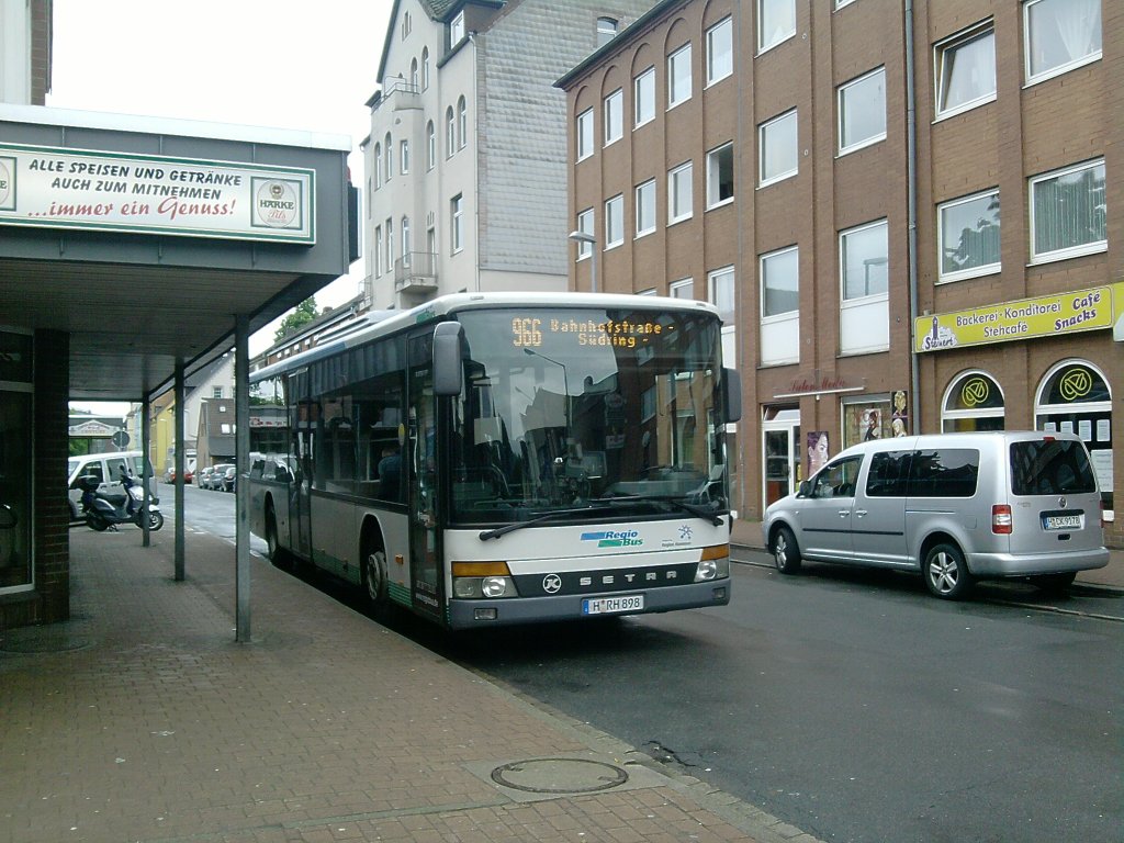 Setra berlandbus, auf er Linie 966 im Mai 2010 in der Bahnhofstrae Lehrte.