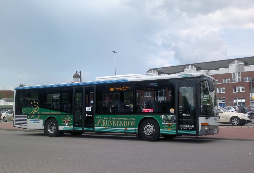 Setra berlandbus auf der Regiobuslinie 950, am der Stadtbahnhaltestelle Langenhagen/Centrum am 06.06.2011.