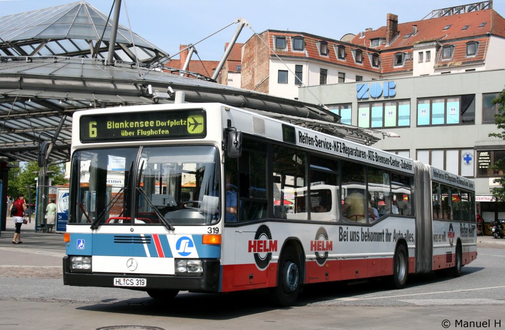 SL 319 (HL CS 319).
Der Bus wirbt fr Reifen Helm.
Lbeck ZOB, 1.7.2010.