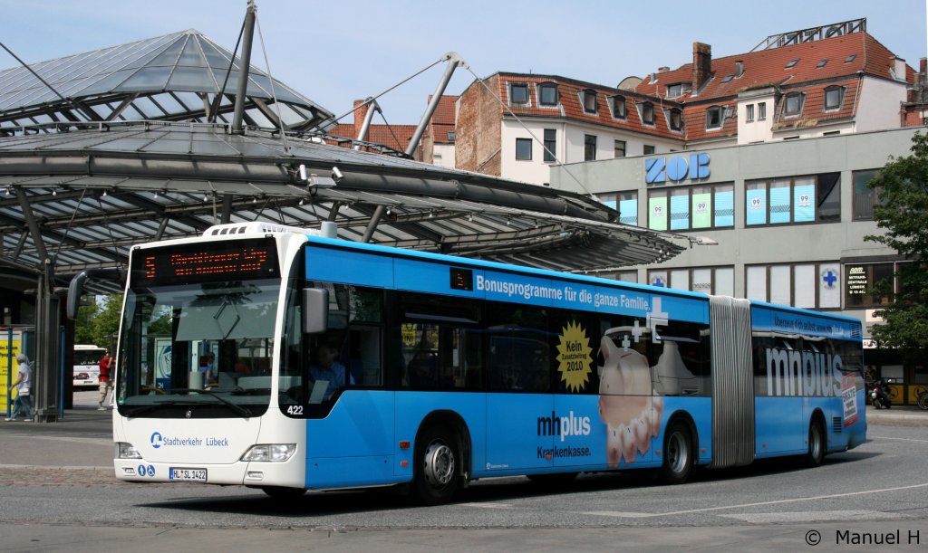 SL 422 (HL SL 1422).
Der Bus macht Werbung fr mhplus.
Lbeck ZOB, 1.7.2010.