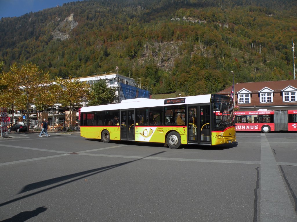 Solaris Bus der Post fhrt am Bahnhof Interlaken Ost ein. Die Aufnahme stammt vom 13.10.2011.