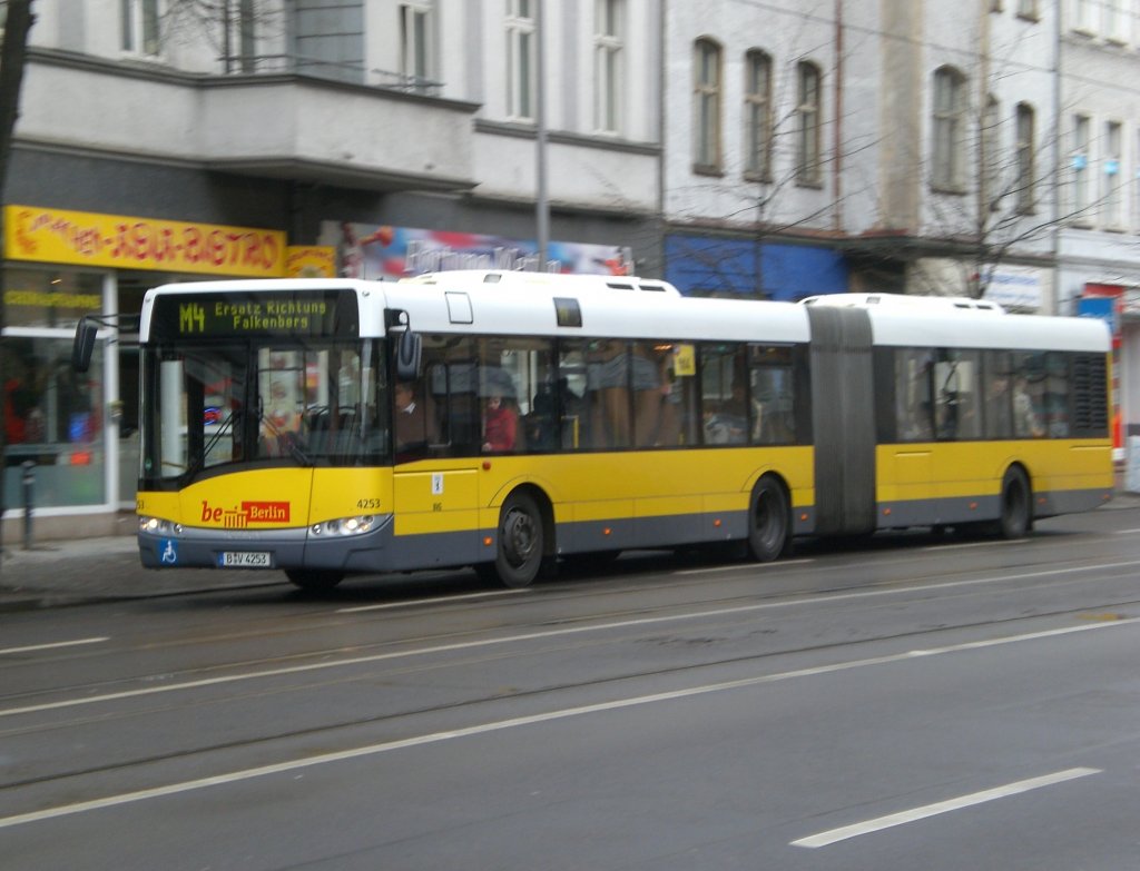 Solaris-Gelenkbus als SEV f�r die Stra�enbahnlinie M4 zwischen Sulzfelder Stra�e